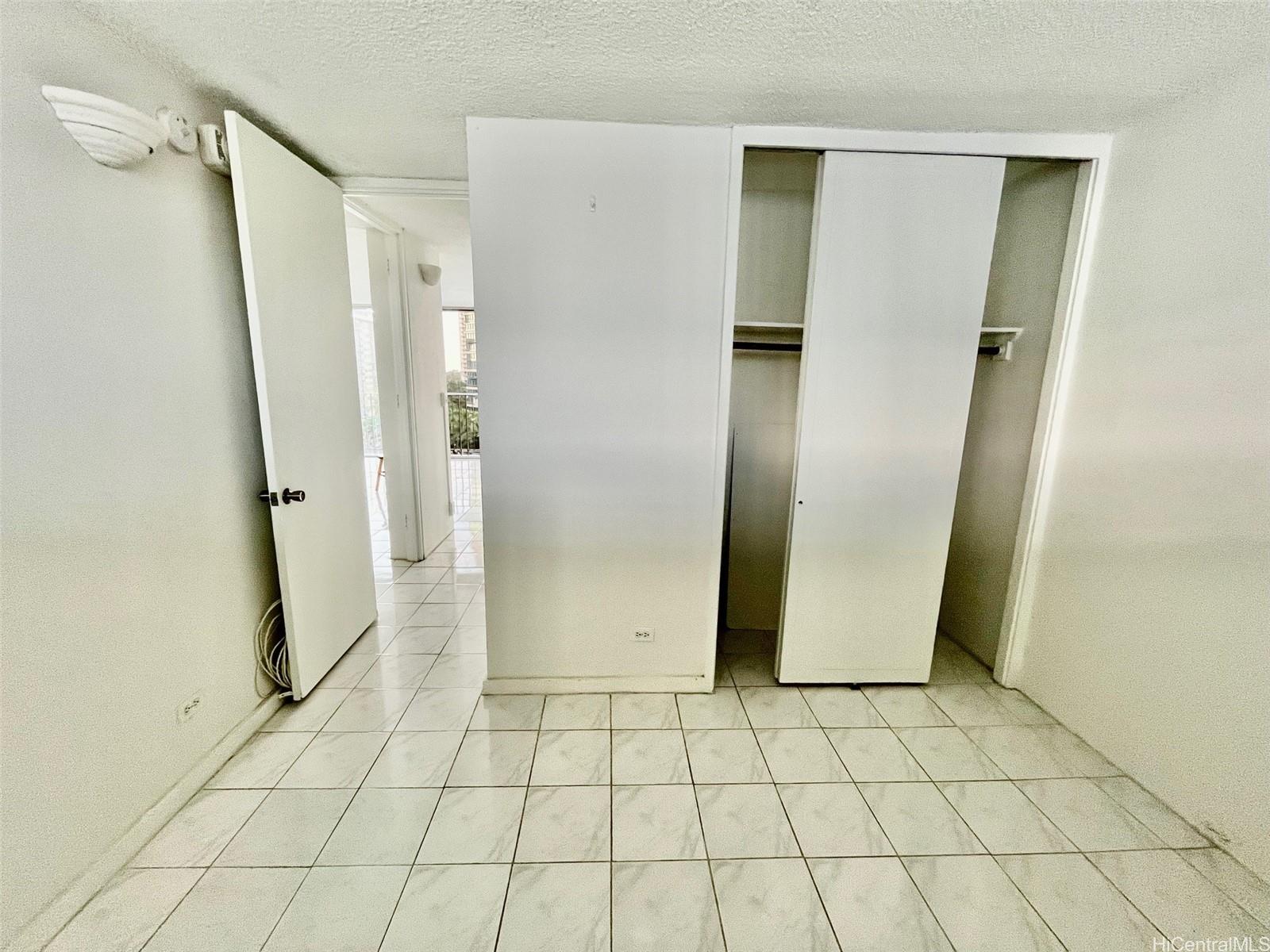 620 McCully Street, Unit 902 Honolulu, HI 96826 - Photo 7 of 14