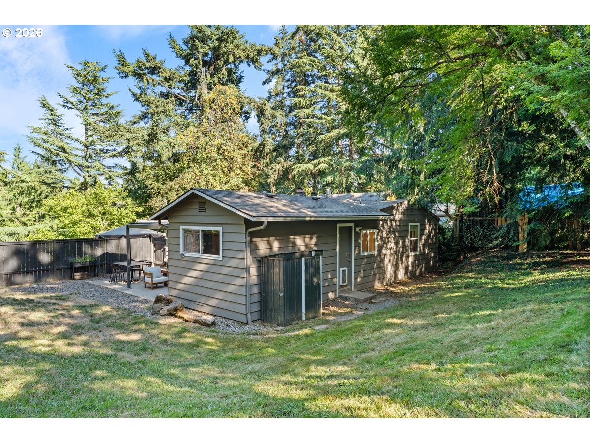 9101 Southwest 23rd Drive Portland, OR 97219 - Photo 37 of 48 Backyard