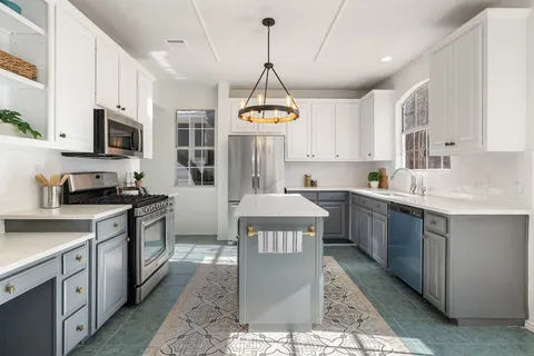 $685,000 | 8213 Cheno Cortina Trail, Austin, TX 78749