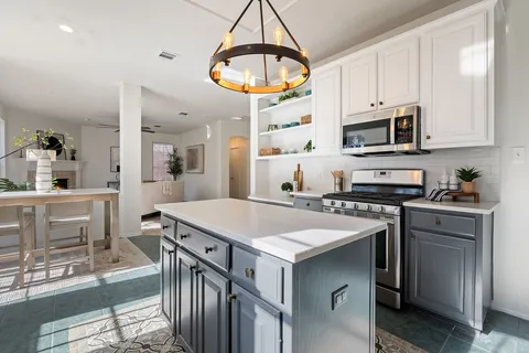 $685,000 | 8213 Cheno Cortina Trail, Austin, TX 78749