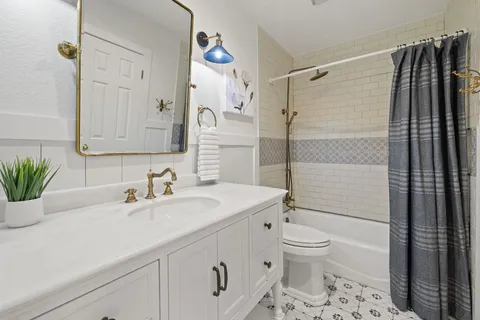 $685,000 | 8213 Cheno Cortina Trail, Austin, TX 78749