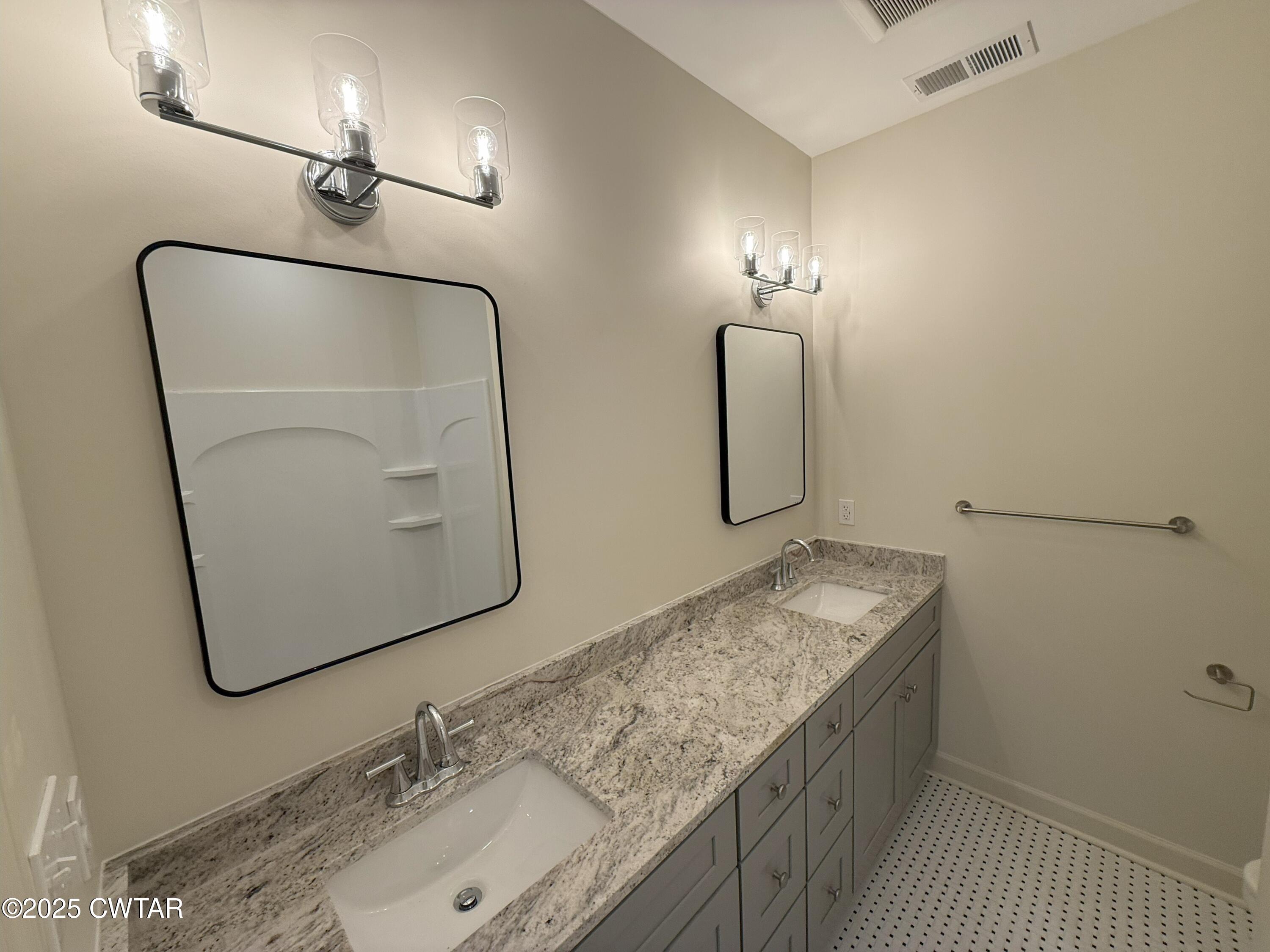 706 Lambuth Boulevard Jackson, TN 38301 - Photo 13 of 20 Primary Bathroom V