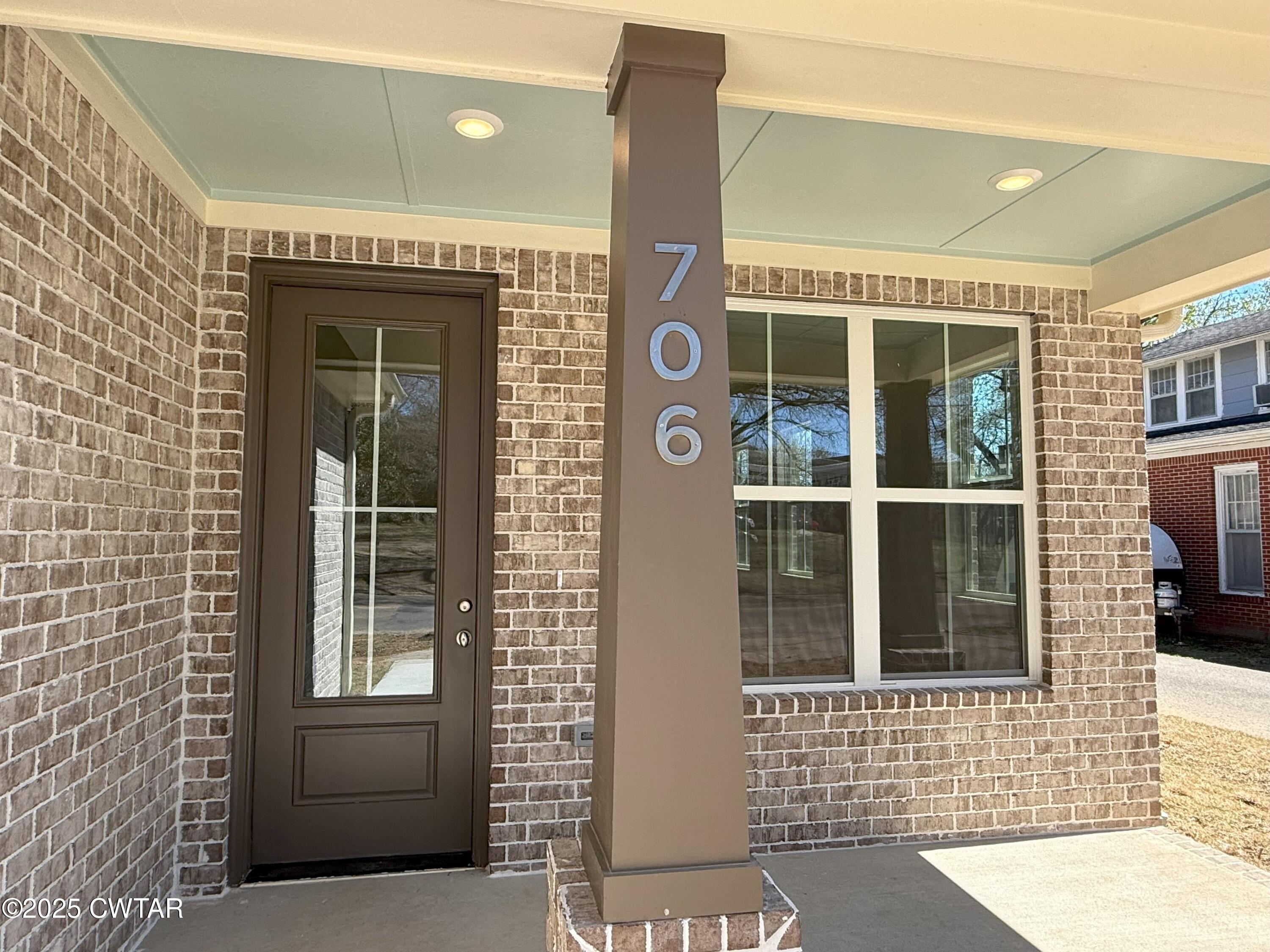 706 Lambuth Boulevard Jackson, TN 38301 - Photo 3 of 20 706 Lambuth - Front Porch