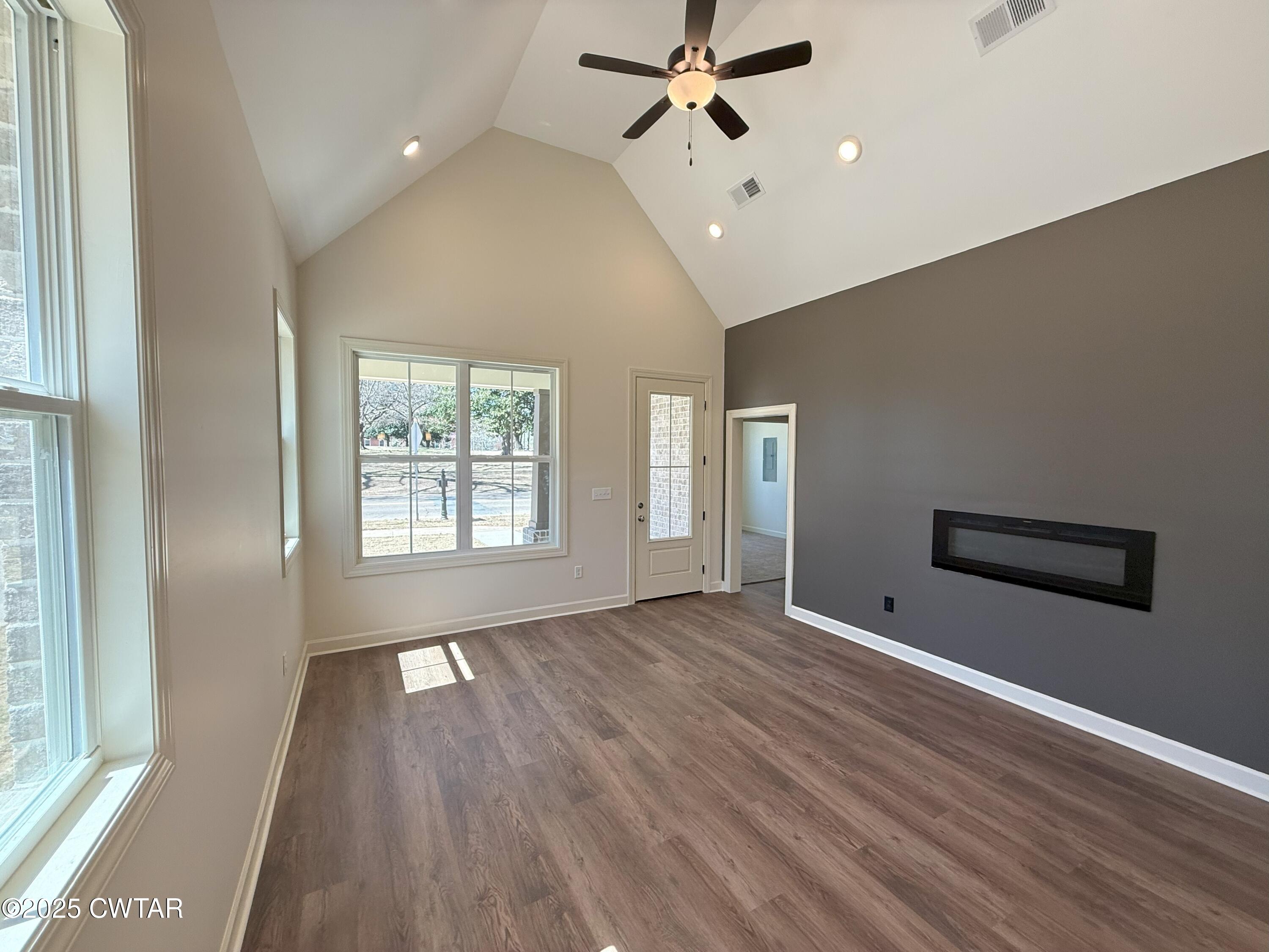 706 Lambuth Boulevard Jackson, TN 38301 - Photo 6 of 20 Living Room