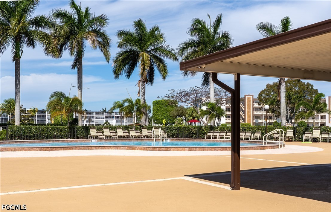 592 Fanshaw Way, Unit O Boca Raton, FL 33434 - Photo 18 of 25 a view of a terrace
