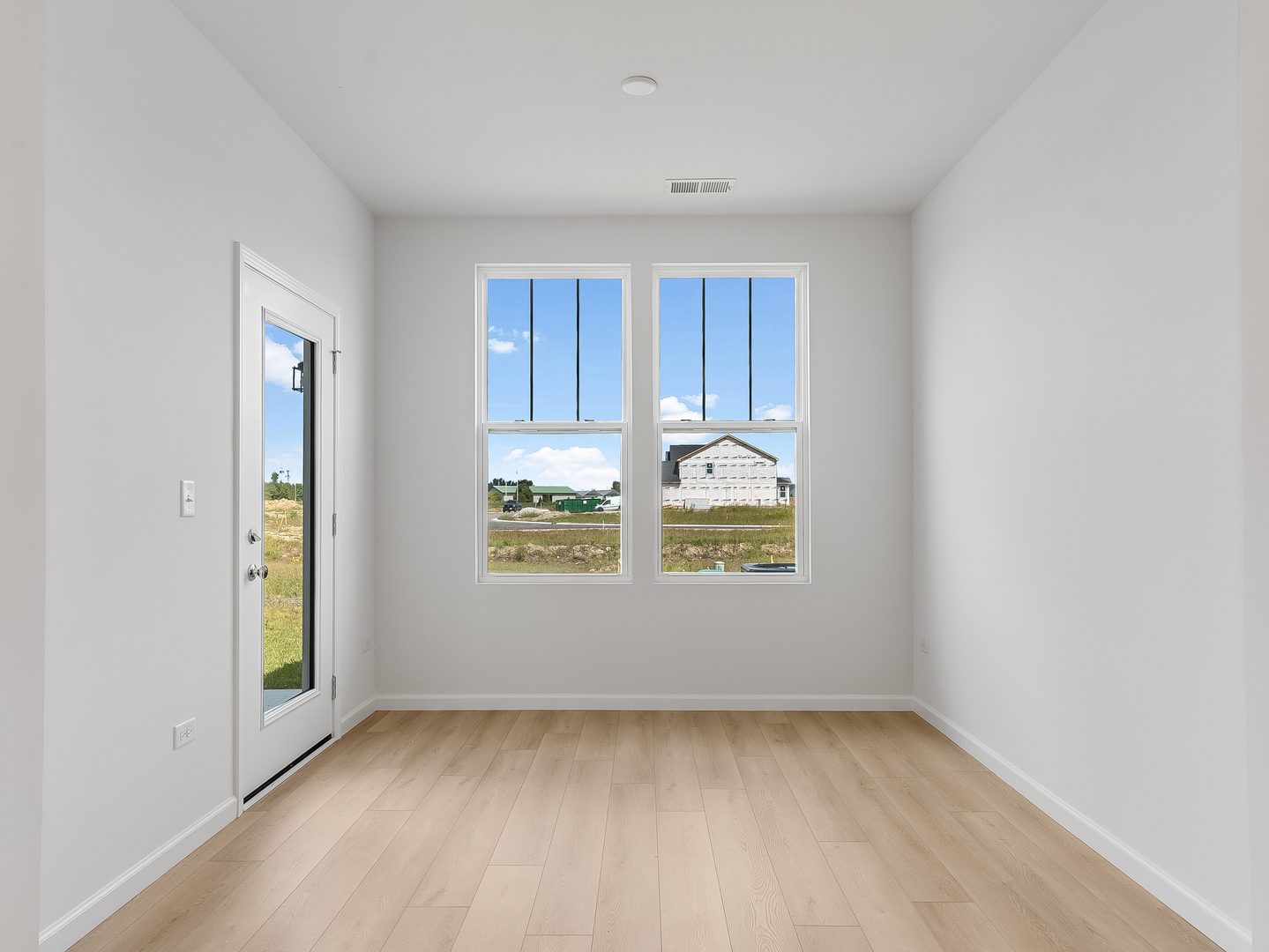 660 Switchgrass Way, Unit 58002 Bolingbrook, IL 60490 - Photo 12 of 24 a view of an empty room and window