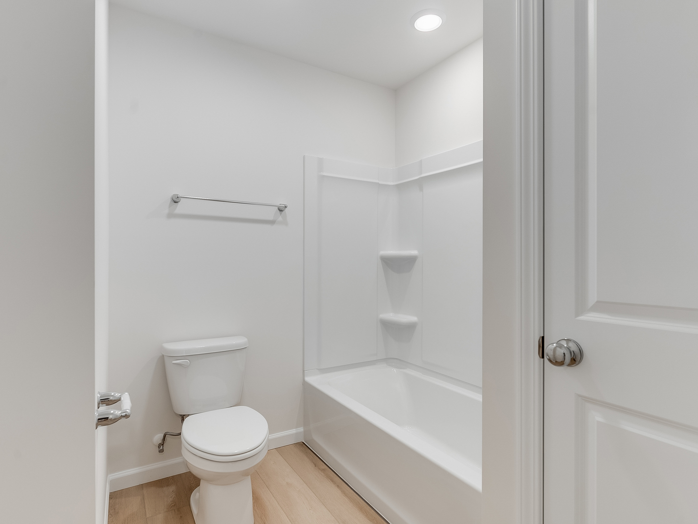 660 Switchgrass Way, Unit 58002 Bolingbrook, IL 60490 - Photo 21 of 24 a bathroom with a sink toilet and bathtub