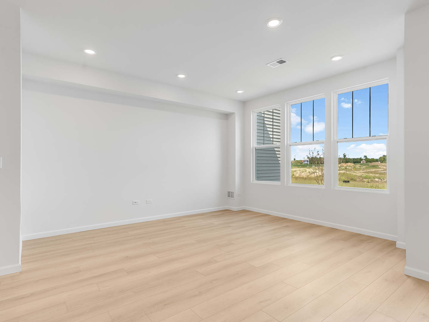 660 Switchgrass Way, Unit 58002 Bolingbrook, IL 60490 - Photo 9 of 24 an empty room with windows