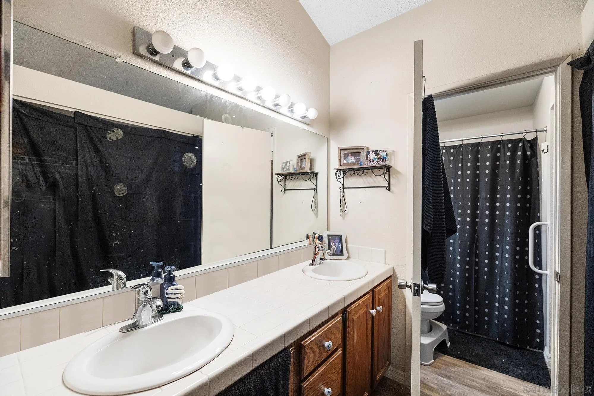 31297 Huron Street Temecula, CA 92592 - Photo 20 of 42 a bathroom with a sink double vanity and a mirror