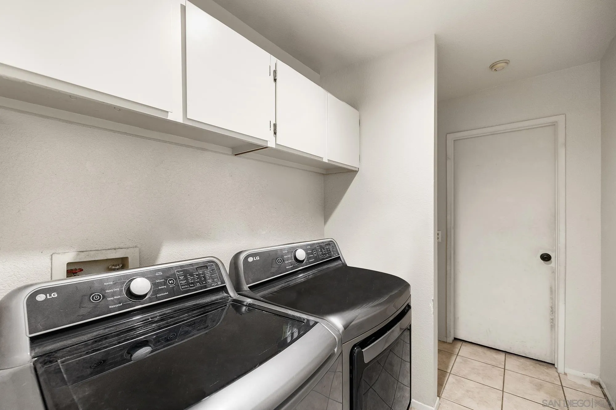 31297 Huron Street Temecula, CA 92592 - Photo 25 of 42 a close up of a stove