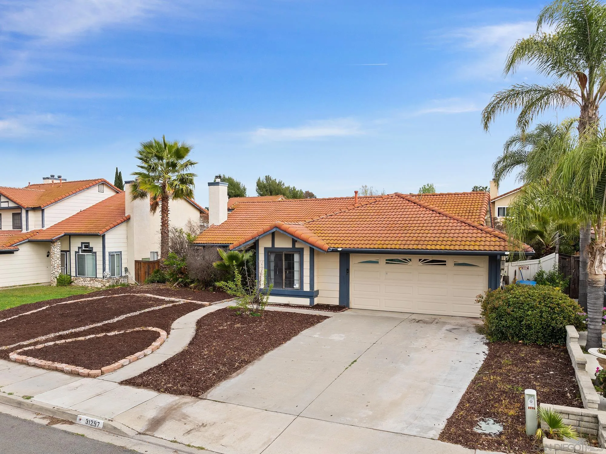 31297 Huron Street Temecula, CA 92592 - Photo 39 of 42 a front view of a house with a yard