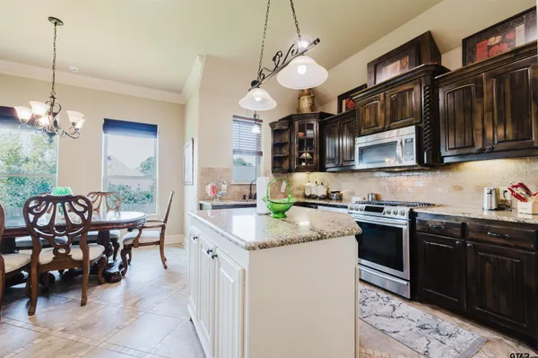 $379,900 | 18870 Bur Oak Court, Flint, TX 75762
