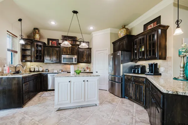 $379,900 | 18870 Bur Oak Court, Flint, TX 75762