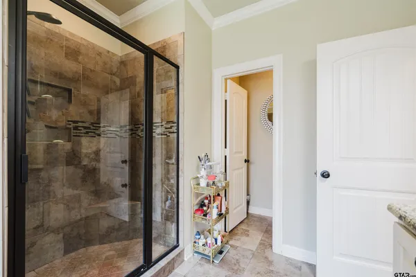 $379,900 | 18870 Bur Oak Court, Flint, TX 75762