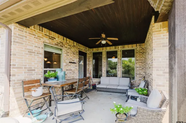 $379,900 | 18870 Bur Oak Court, Flint, TX 75762