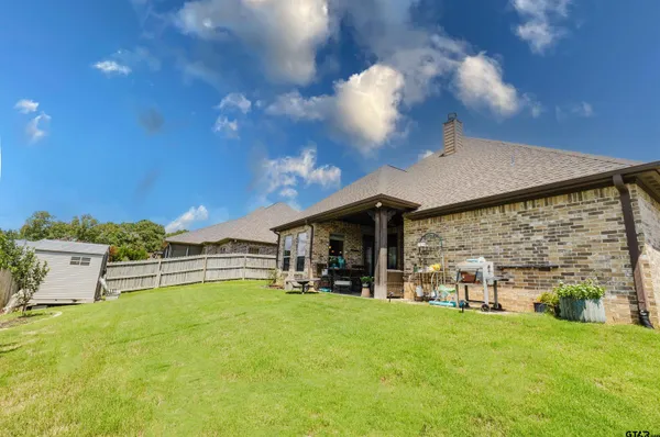 $379,900 | 18870 Bur Oak Court, Flint, TX 75762