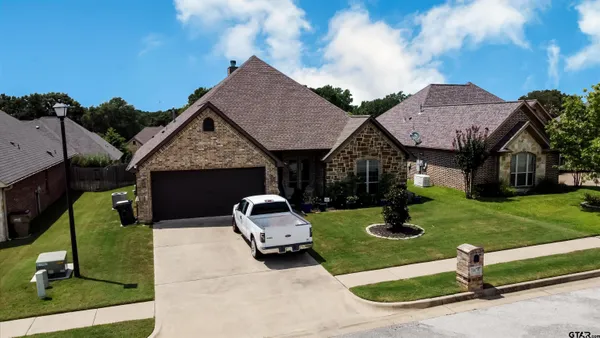 $379,900 | 18870 Bur Oak Court, Flint, TX 75762