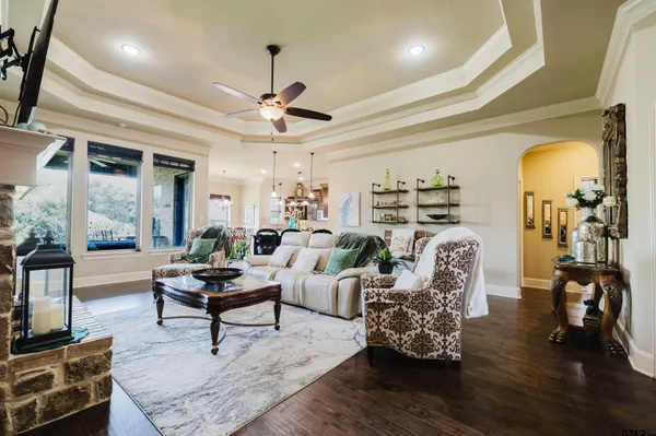 $379,900 | 18870 Bur Oak Court, Flint, TX 75762