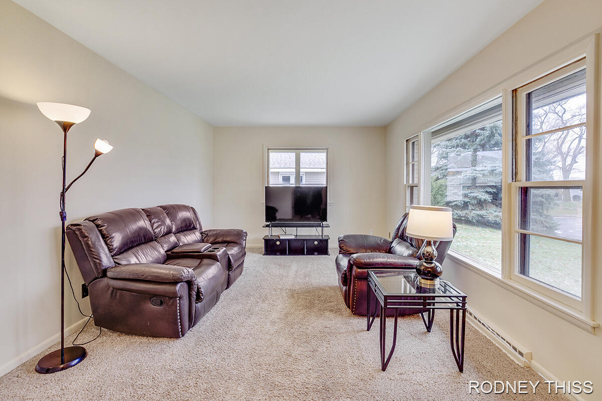 2724 Riley Avenue Southwest Wyoming, MI 49509 - Photo 2 of 22 IMG_1003