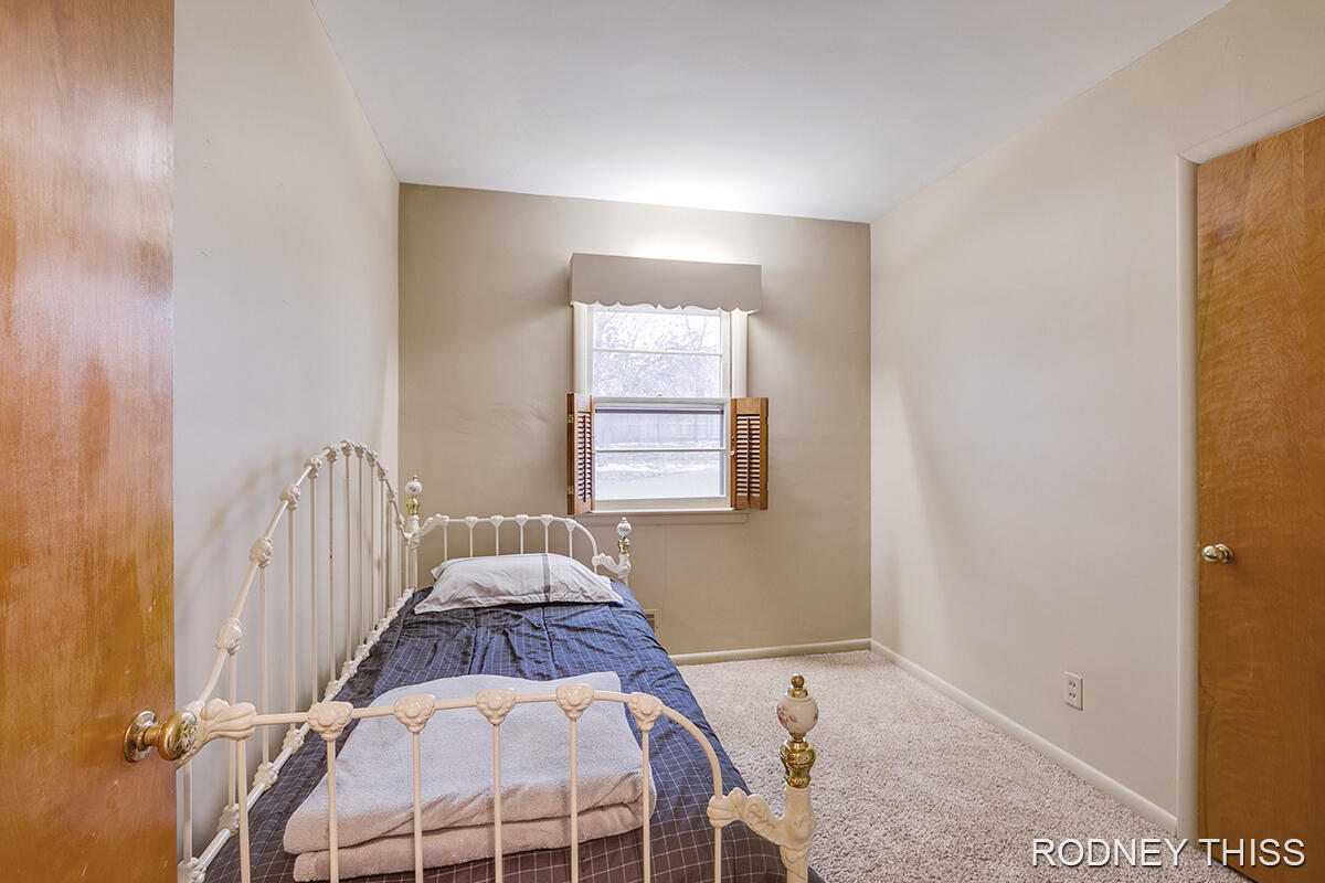 2724 Riley Avenue Southwest Wyoming, MI 49509 - Photo 6 of 22 IMG_1007