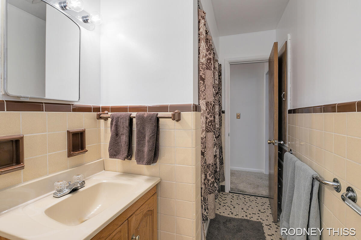 2724 Riley Avenue Southwest Wyoming, MI 49509 - Photo 10 of 22 IMG_1011