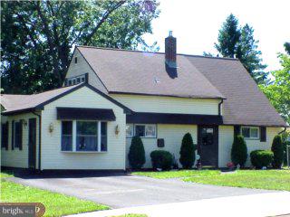 69 Ridge Lane Levittown, PA 19055 - Photo 1 of 6 Gallery Image 1