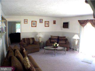69 Ridge Lane Levittown, PA 19055 - Photo 2 of 6 Gallery Image 2