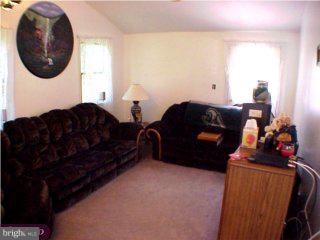 69 Ridge Lane Levittown, PA 19055 - Photo 4 of 6 Gallery Image 4