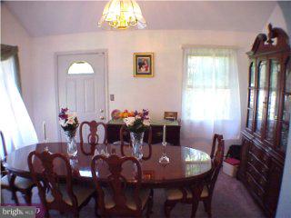 69 Ridge Lane Levittown, PA 19055 - Photo 5 of 6 Gallery Image 5