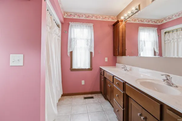 $275,000 | 220 East Washington Street, Bluffton, IN 46714