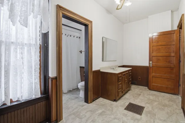 $275,000 | 220 East Washington Street, Bluffton, IN 46714