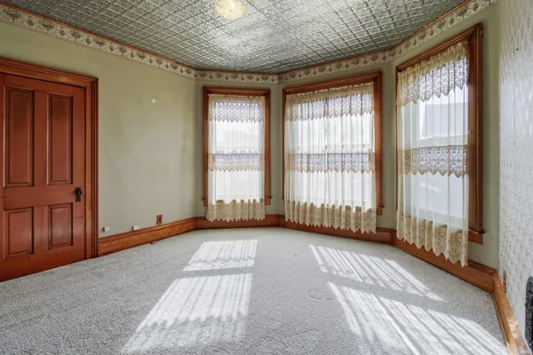 $275,000 | 220 East Washington Street, Bluffton, IN 46714