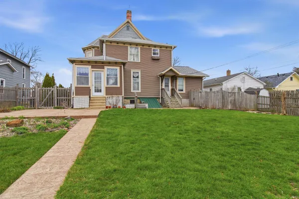 $275,000 | 220 East Washington Street, Bluffton, IN 46714