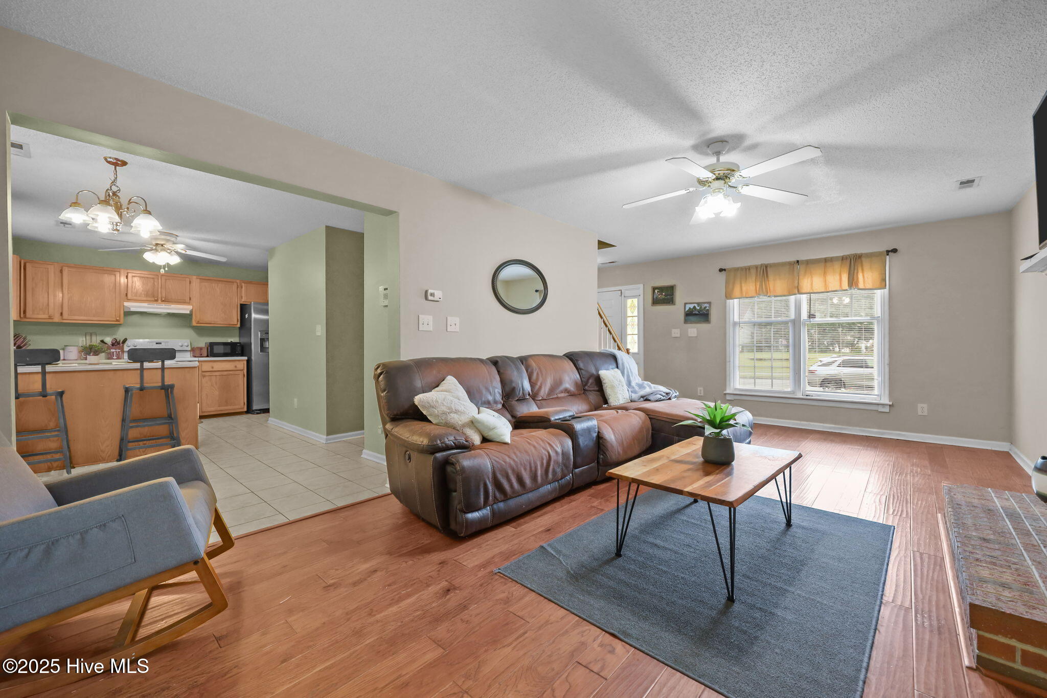 120 Winthrope Way Jacksonville, NC 28546 - Photo 7 of 24 Living Room/Kitchen