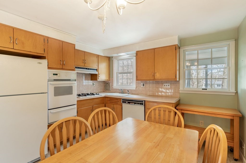 27 Kettering Road Norwood, MA 02062 - Photo 12 of 36