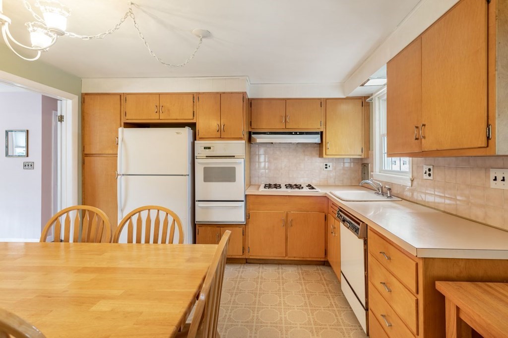 27 Kettering Road Norwood, MA 02062 - Photo 10 of 36