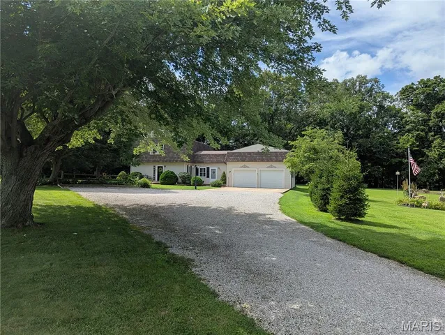 $379,900 | 7 Fisher Lane, Greenville, IL 62246