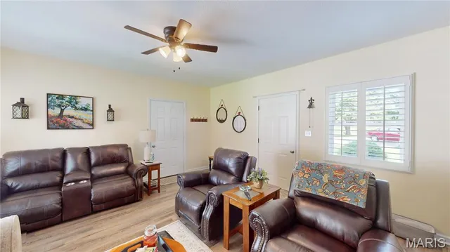 $379,900 | 7 Fisher Lane, Greenville, IL 62246