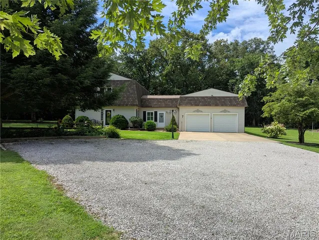 $379,900 | 7 Fisher Lane, Greenville, IL 62246