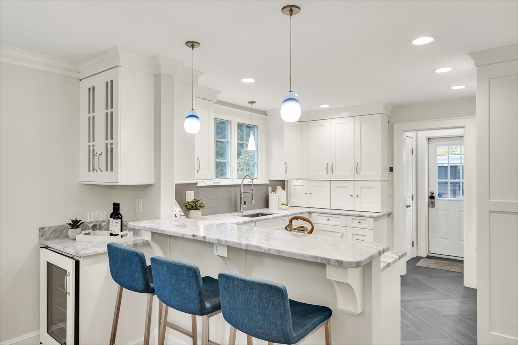 66 Moffat Road Newton, MA 02468 - Photo 4 of 29