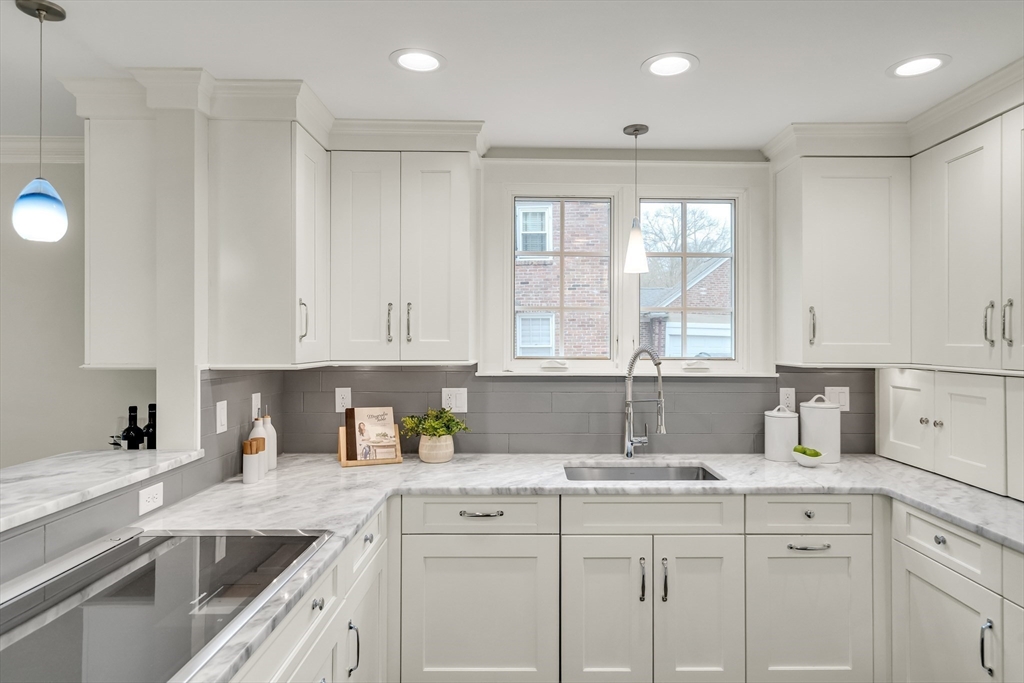 66 Moffat Road Newton, MA 02468 - Photo 5 of 29