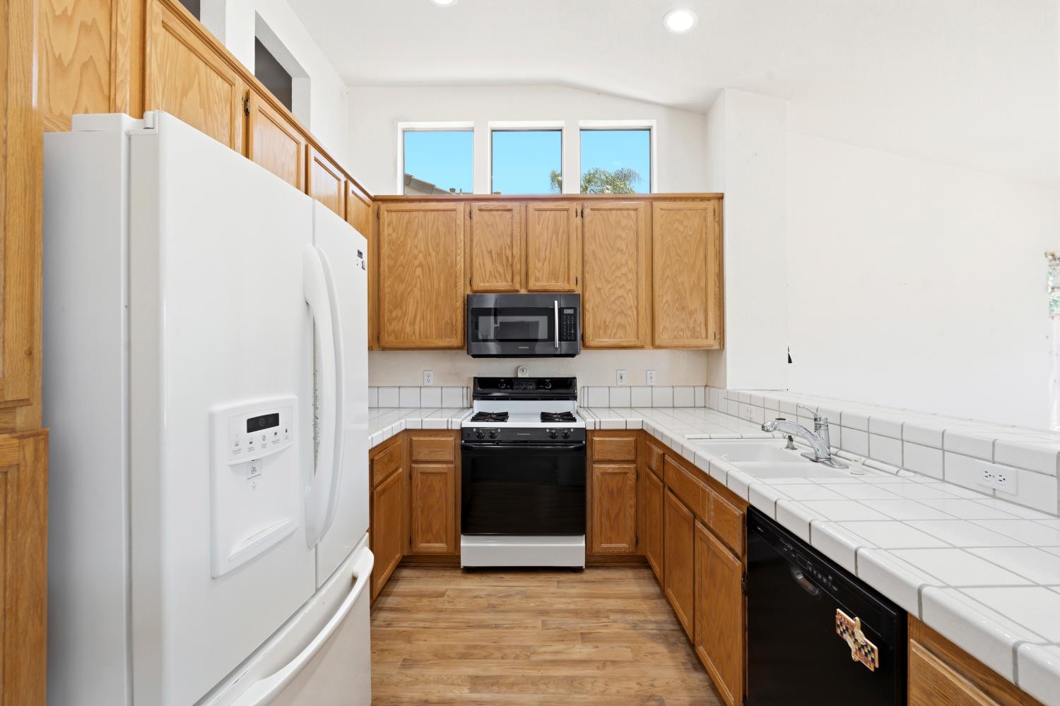 4928 Valley Terrace Way Salida, CA 95368 - Photo 13 of 32