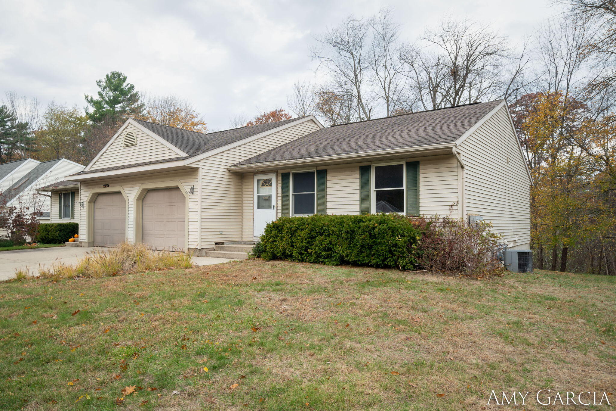 14825 Timber Lane Spring Lake, MI 49456 - Photo 4 of 46 4-web-or-mls-14825-timber-ln