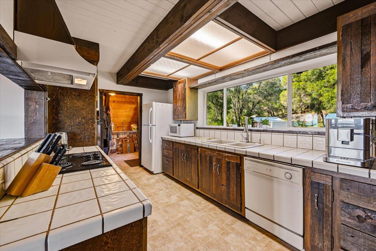19235 Bumpy Road Grass Valley, CA 95949 - Photo 8 of 60