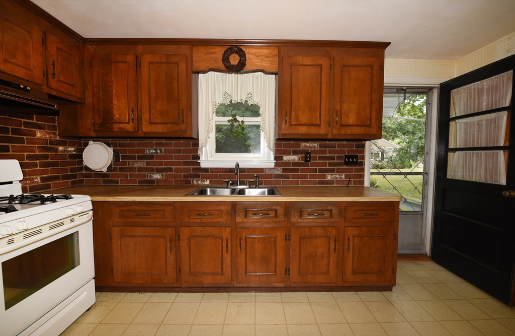 35 Ingrid Road Weymouth, MA 02188 - Photo 16 of 29 Gallery Image 16