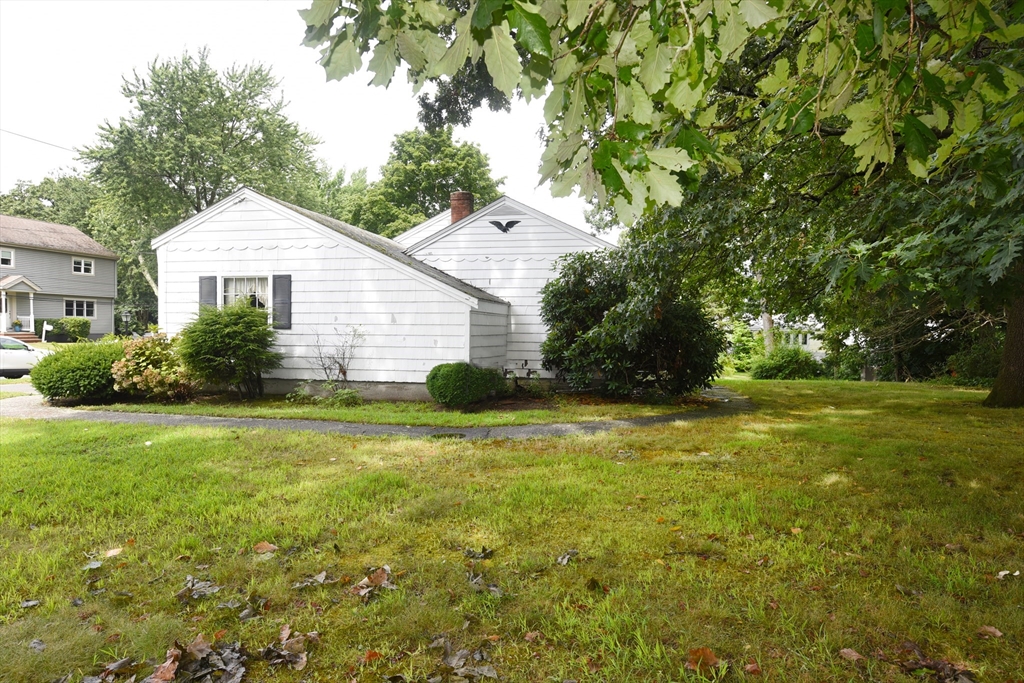 35 Ingrid Road Weymouth, MA 02188 - Photo 4 of 29 Gallery Image 4