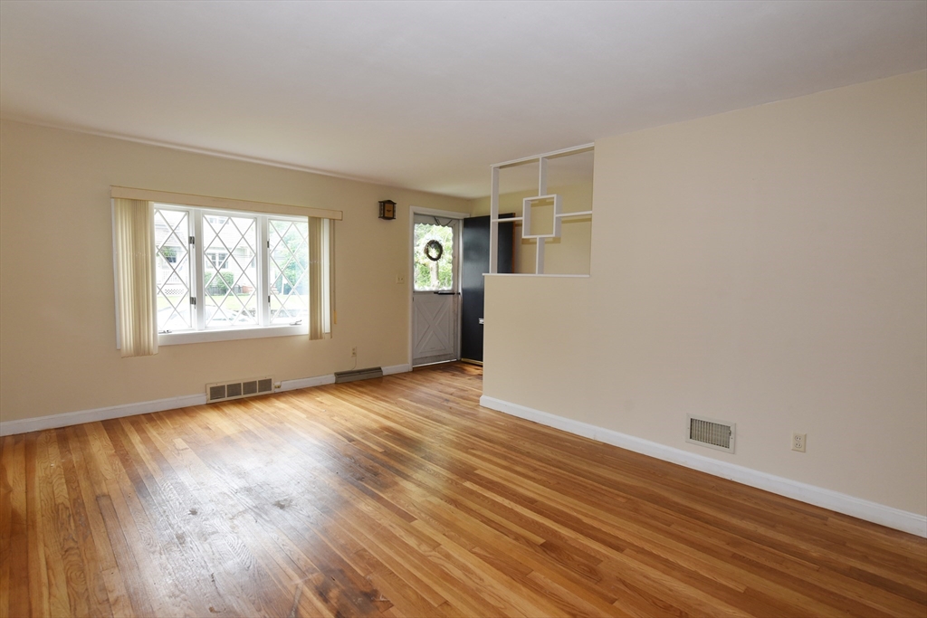 35 Ingrid Road Weymouth, MA 02188 - Photo 8 of 29 Gallery Image 8