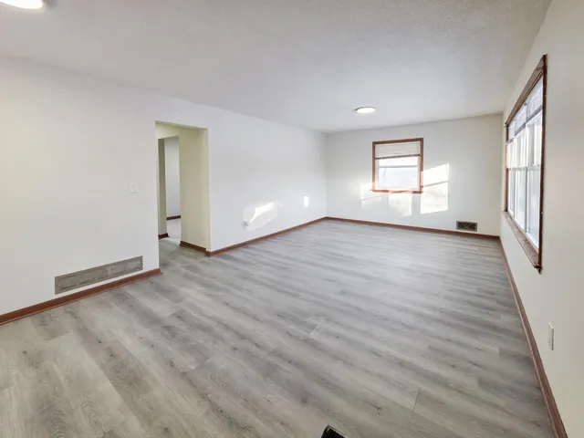 $249,000 | 137 Jessamine Avenue East, St. Paul, MN 55117