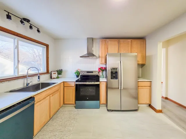 $249,000 | 137 Jessamine Avenue East, St. Paul, MN 55117