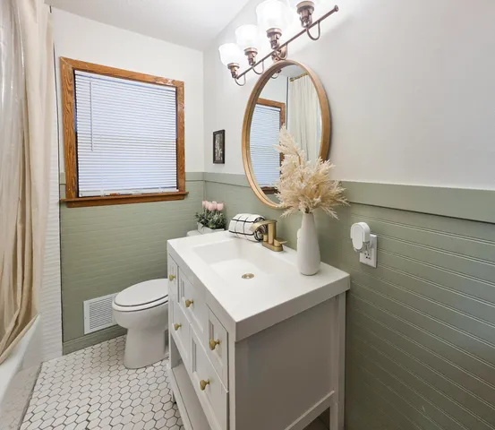 $249,000 | 137 Jessamine Avenue East, St. Paul, MN 55117